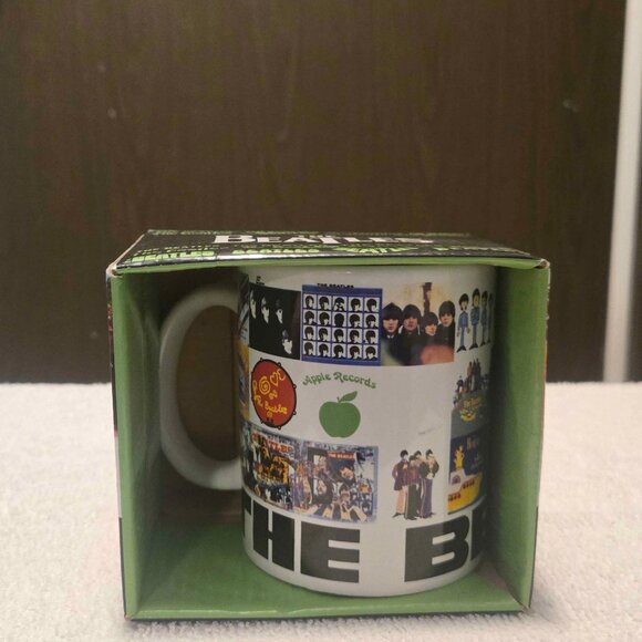 The Beatles Fan Collector's Bundle - 2 Mugs + Yellow Submarine Wallet - Picture 6 of 9